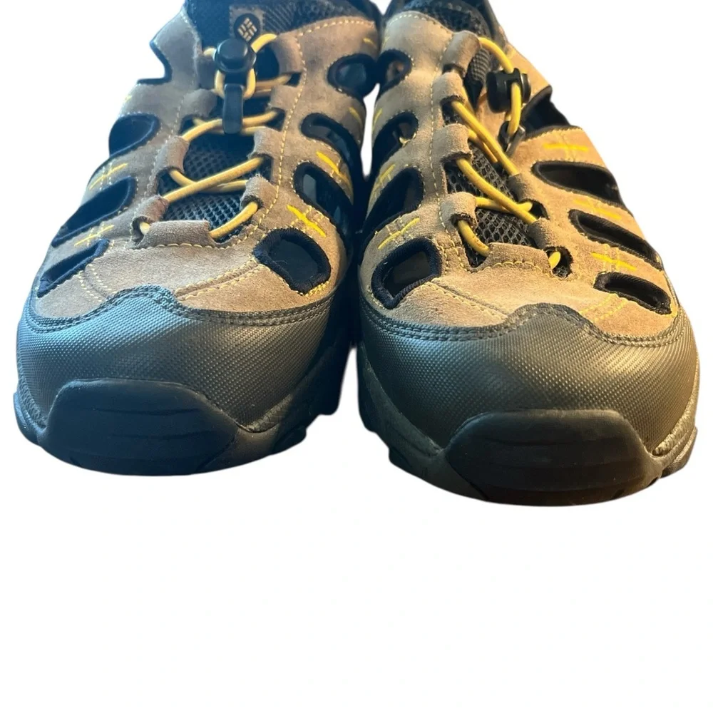 Columbia closed toe athletic athleisure shoes